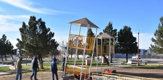Inicia gobierno municipal de NCG la instalación de juegos infantiles en 5 parques y plazas