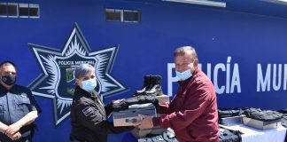 Dota gobierno municipal de Nuevo Casas Grandes de uniformes a elementos de Seguridad Pública y Policía Vial