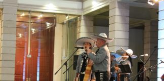 Disfruta un Jueves de Puertas Abiertas con cuarteto de mariachi