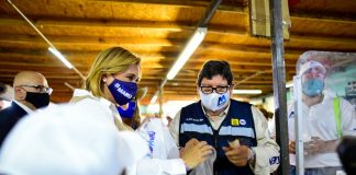 Recorren Maru y Mocken el Mercado de Abastos en Juárez; escuchan a locatarios