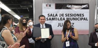 Entrega Asamblea Municipal de Juárez constancia de mayoría a Cruz Pérez Cuellar
