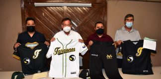 Presenta municipio uniformes del equipo “Faraones de Nuevo Casas Grandes”