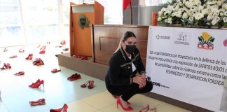 Hace un llamado a la reflexión diputada América García Soto con exposición “Zapatos Rojos”