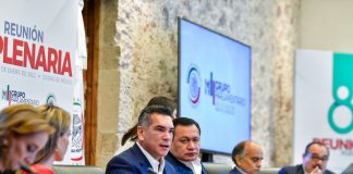 Participa Alejandro Moreno en las plenarias de Senadores y Diputados del PRI