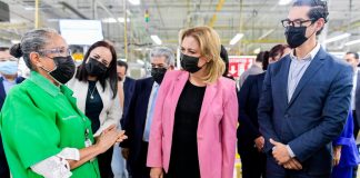 “La mejor manera de atenderlas, es estar cerca de ustedes”, Maru Campos a trabajadoras juarenses