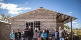 Con una nueva vivienda Gobierno del Estado cambió la vida de María Barragán y su hija, en Balleza