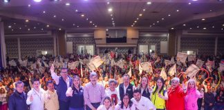Arropan 5 mil juarenses a Daniela Álvarez y Mario Vázquez en arranque de campaña