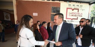Entrega alcalde Cruz Pérez Cuéllar domo en Escuela Secundaria Federal número 9