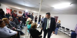 Entrega presidente Cruz Pérez Cuéllar rehabilitaciones de casas de adulto mayor en Valle de Juárez