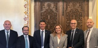 Maru Campos estrecha relaciones con directivos de la empresa Safran