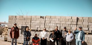 Presidenta Edith Escárcega entrega material de construcción subsidiado a familias de Nuevo Casas Grandes