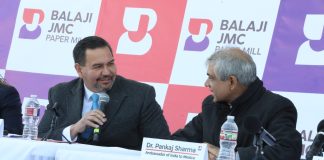 Inaugura Presidente Cruz Pérez Cuéllar maquila de la India Balagi JMC Paper Mill