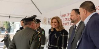 Maru Campos asiste como invitada de honor a la toma de protesta Jorge Gutiérrez como nuevo comandante de la 42 Zona Militar
