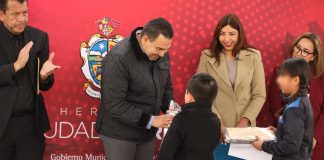 Entrega presidente Cruz Pérez Cuéllar rehabilitación de aulas y domo en la Escuela Primaria Arturo Gámiz