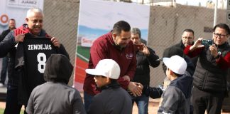 Entrega alcalde Cruz Pérez Cuéllar campo de Softball SNTE 8 como parte del Presupuesto Participativo