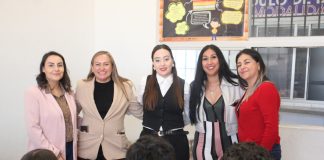 Entrega la presidenta Edith Escárcega mobiliario a otras 3 escuelas