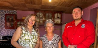 Presidenta Edith Escárcega entrega más de 100 despensas a familias vulnerables