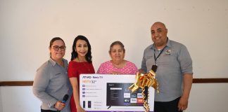 Presidenta Ivonne De La Hoya asiste a reunión del Club Hilos de Oro