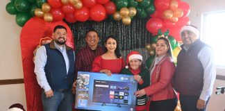 Presidenta Ivonne De La Hoya realiza posada navideña a los integrantes del Club Hilos de Oro